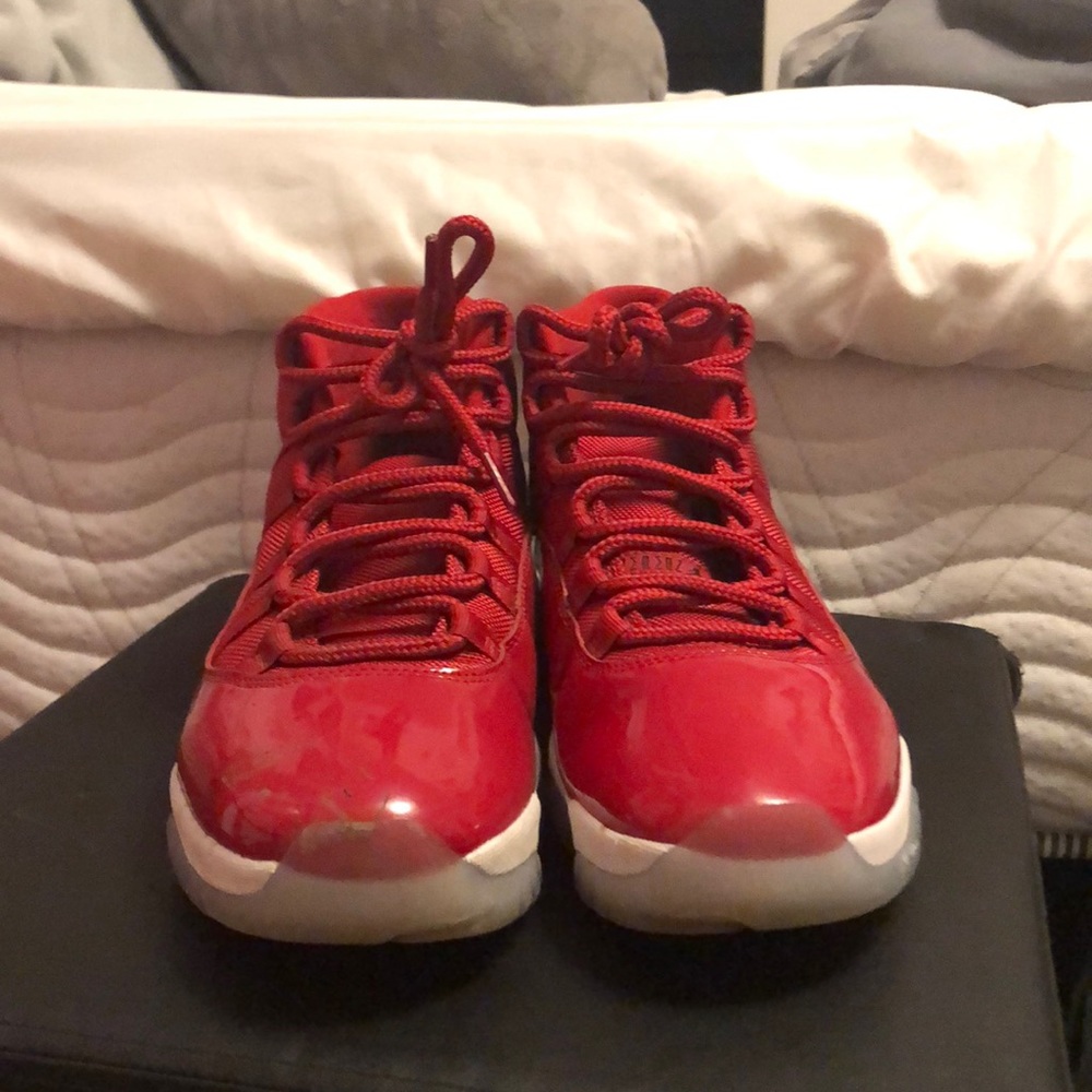 Jordan 11 gym red